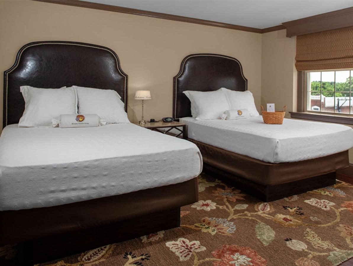 The Bolling Wilson Hotel Уитвил Екстериор снимка