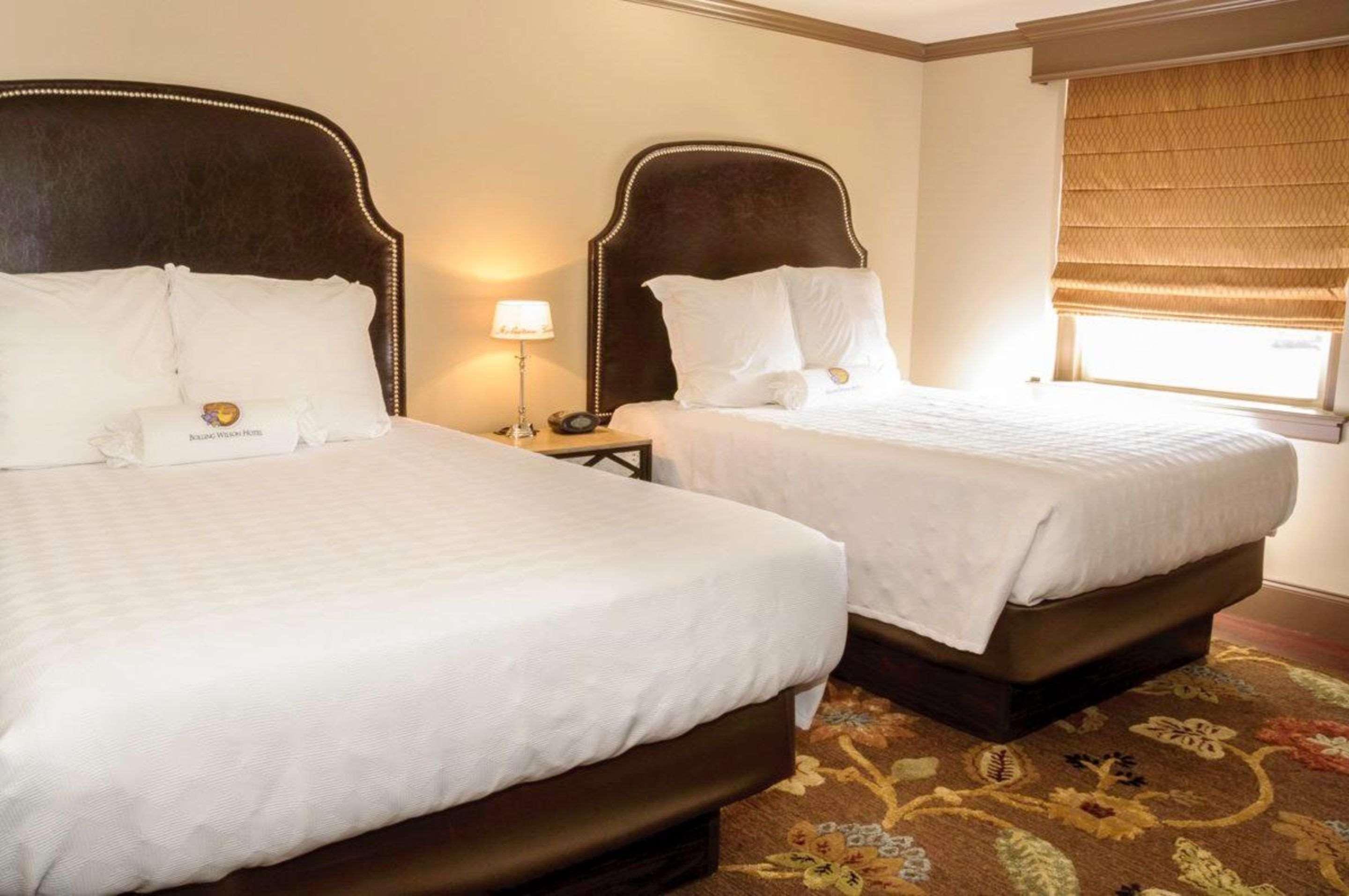 The Bolling Wilson Hotel Уитвил Екстериор снимка