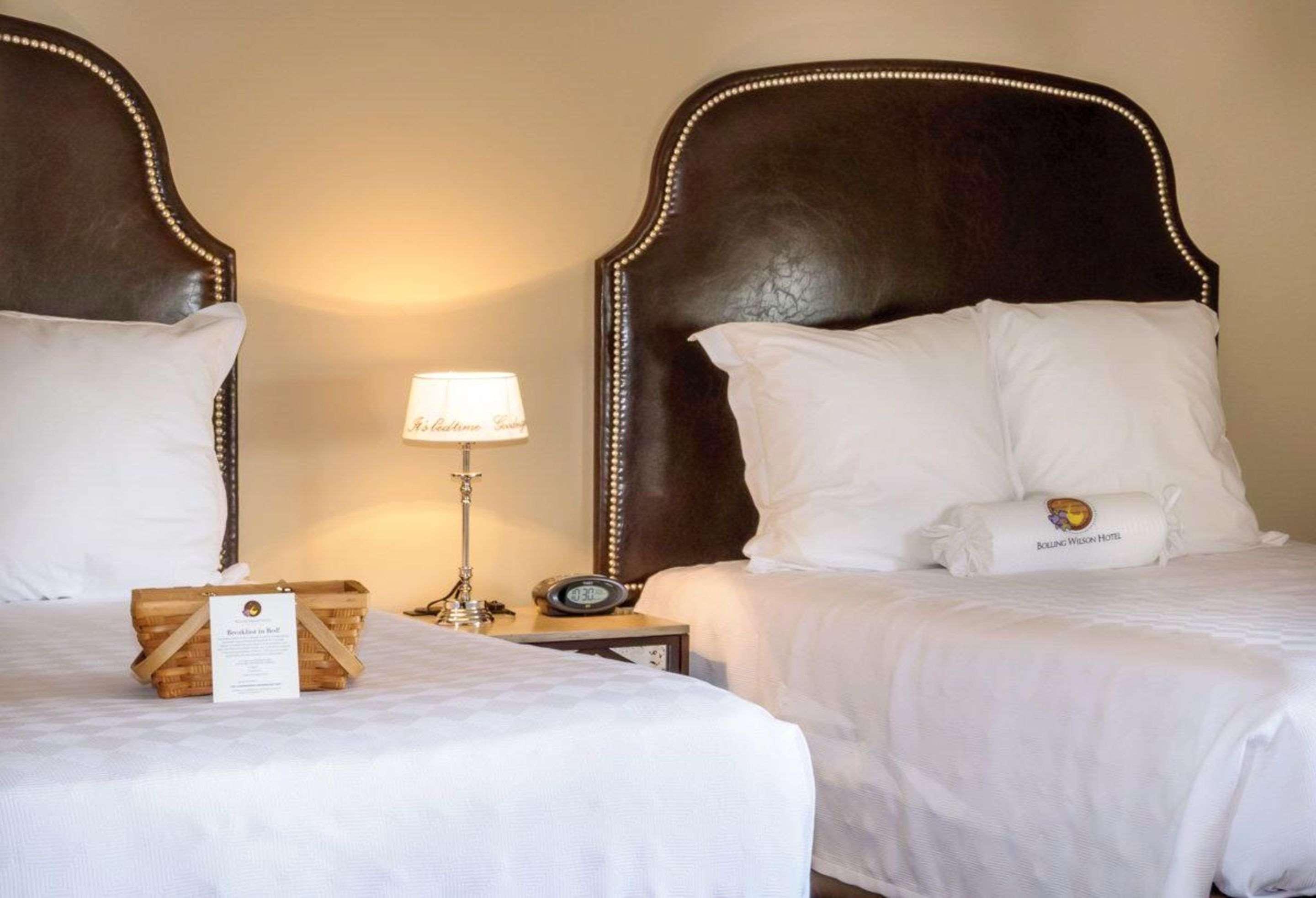 The Bolling Wilson Hotel Уитвил Екстериор снимка