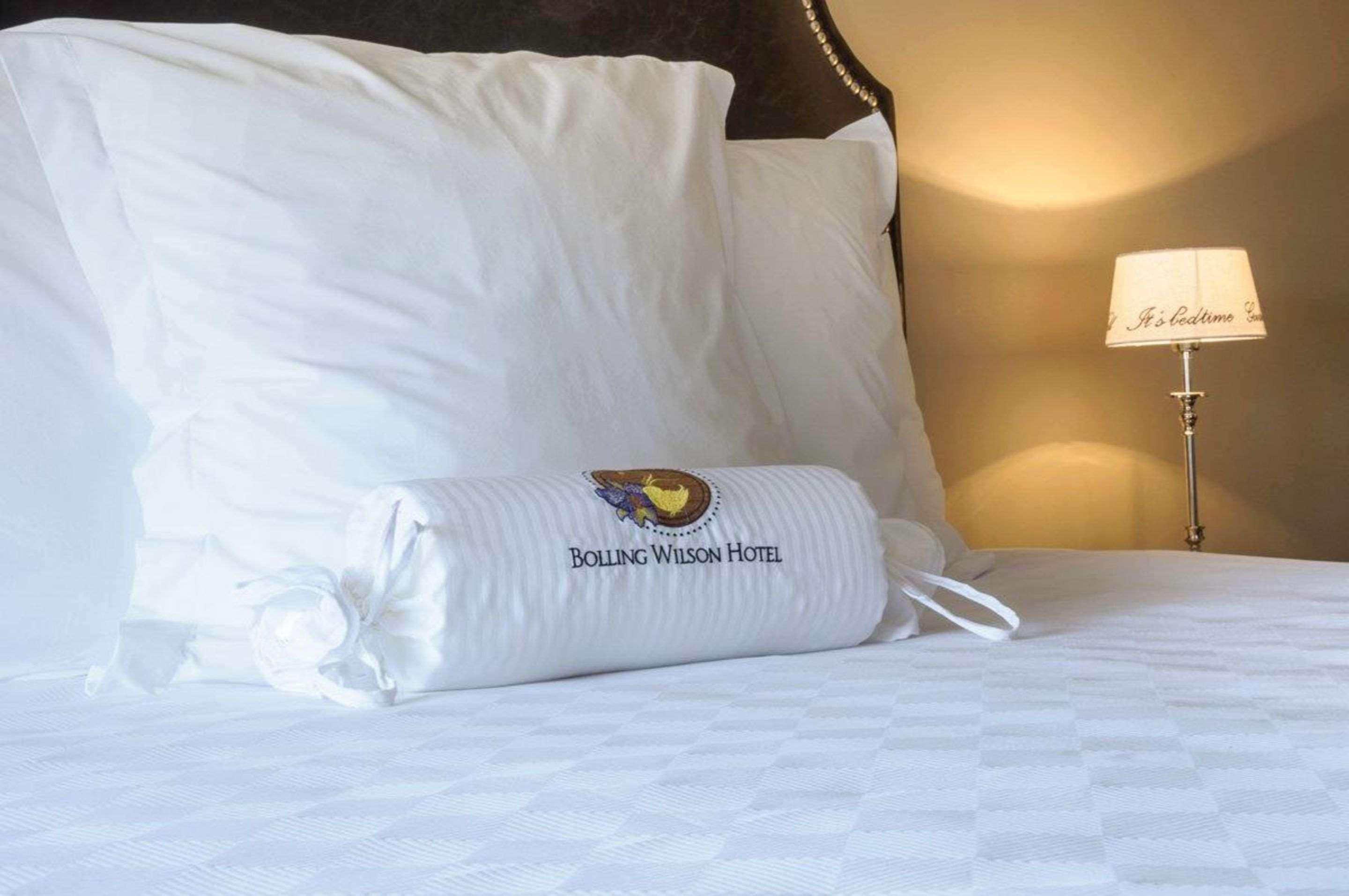 The Bolling Wilson Hotel Уитвил Екстериор снимка