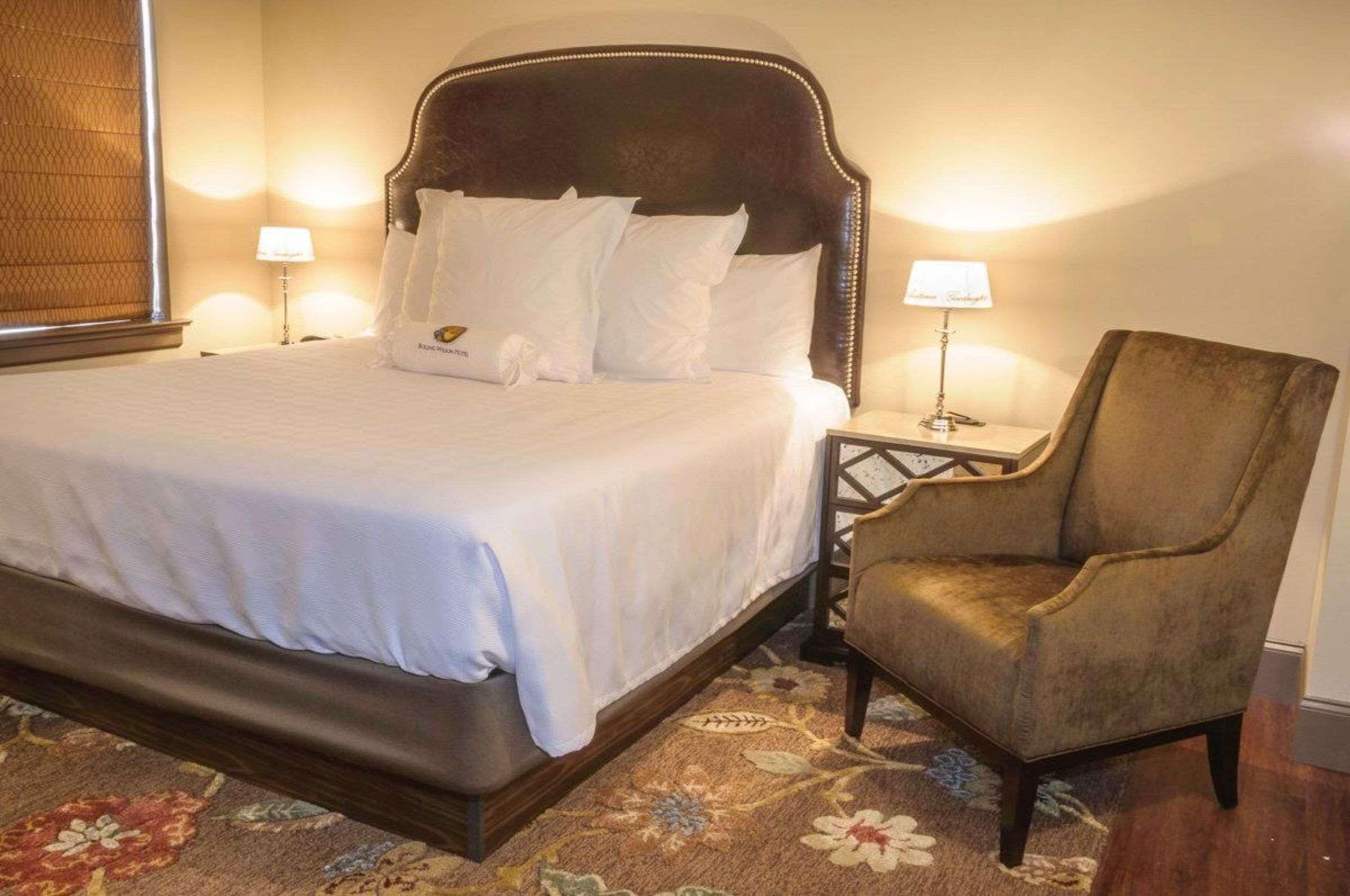 The Bolling Wilson Hotel Уитвил Екстериор снимка