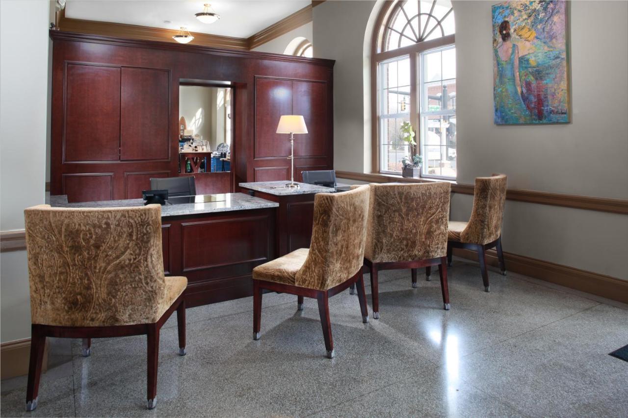 The Bolling Wilson Hotel Уитвил Екстериор снимка