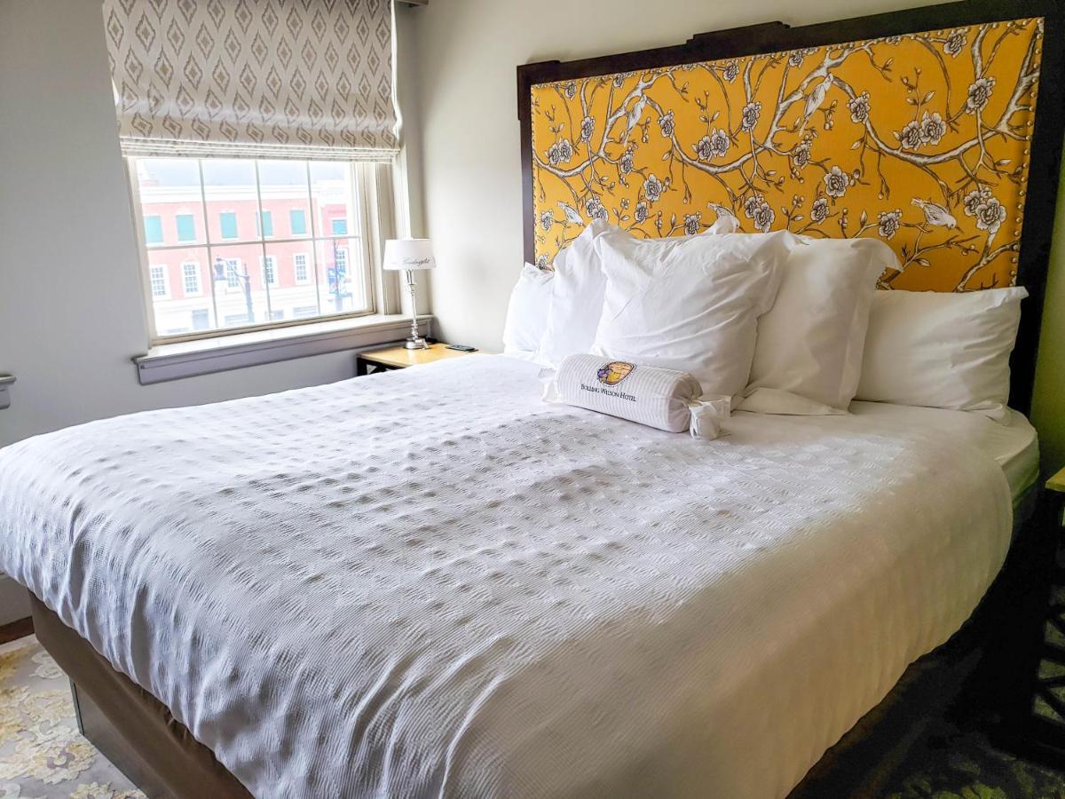 The Bolling Wilson Hotel Уитвил Екстериор снимка